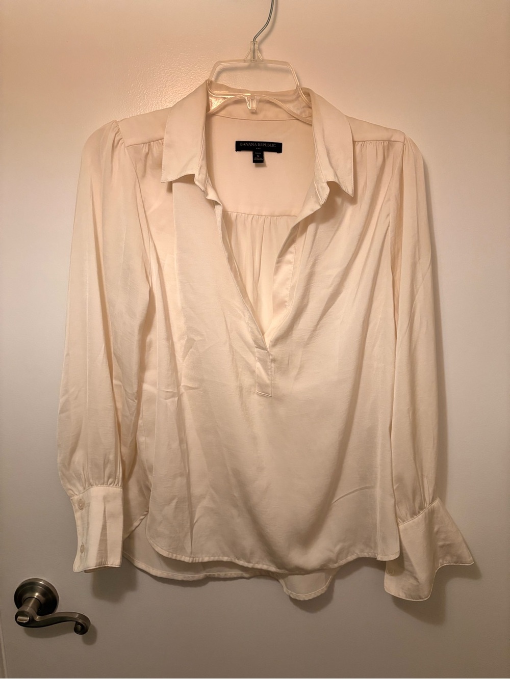 Banana Republic Ivory V-Neck Long Sleeve Blouse
